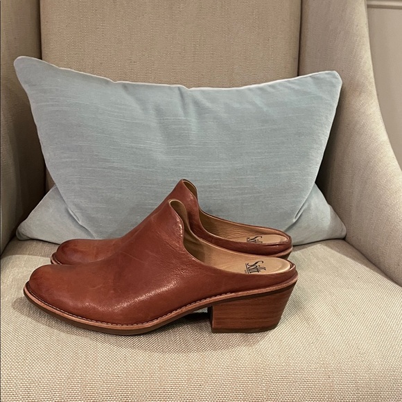 Sofft Women's Brown Leather Mules - Picture 3 of 5